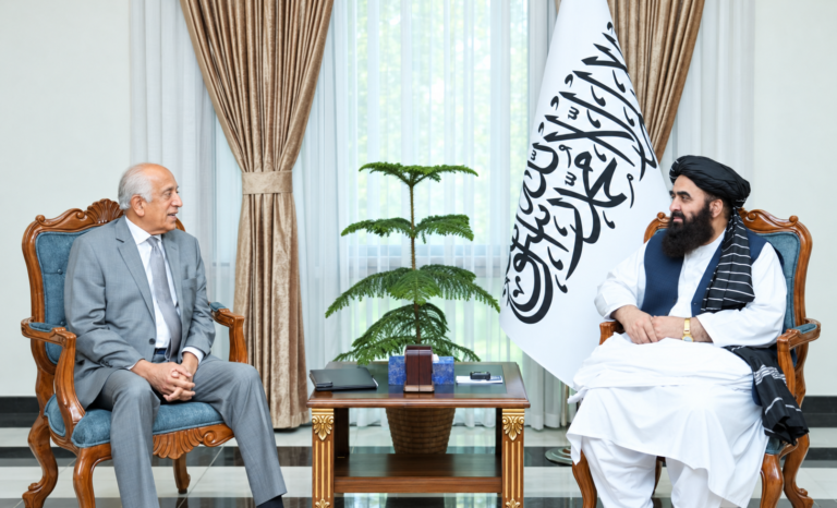 متقی و خلیل‌زاد درباره گسترش روابط افغانستان و امریکا گفت‌وگو کردند